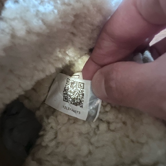 Girl’s UGG Alexey II Boots - Picture 3 of 4